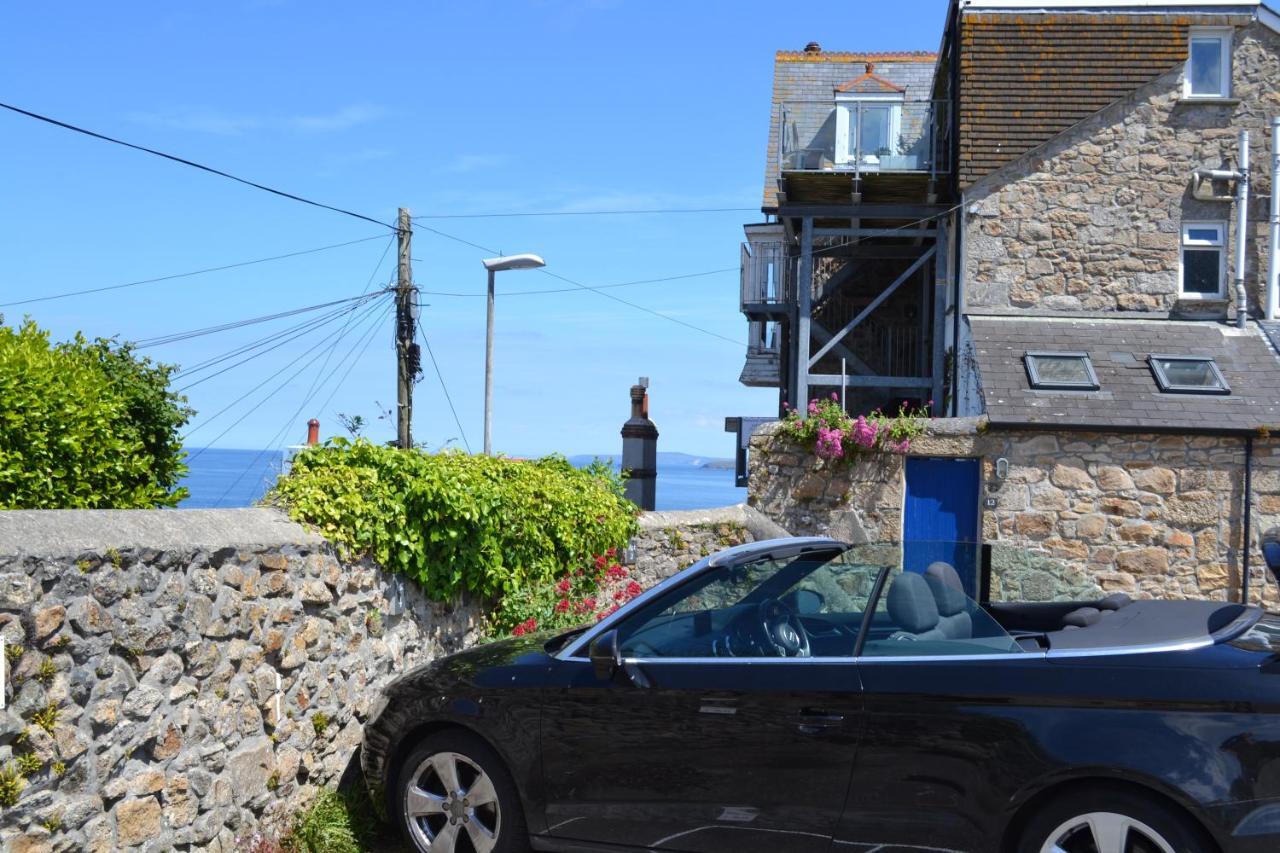 Huer'S Watch A Beautifully Presented Private Apartment With Far Reaching Views Over St Ives Harbour And Bay And Free Onsite Parking For Larger Groups Book Along With Our Connecting Two Sister Apartments 外观 照片
